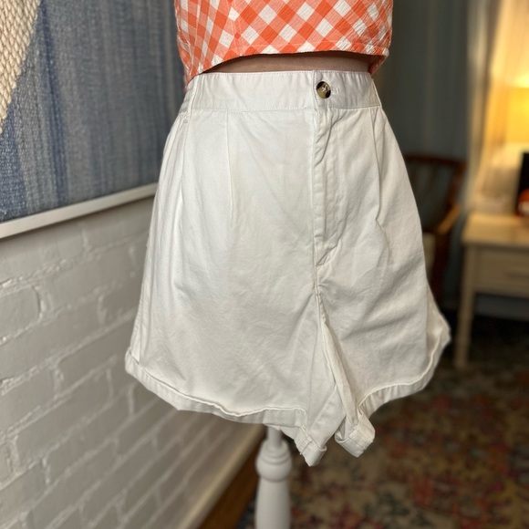 BDG White 100% Cotton High Waist Cuffed Shorts - Picture 5 of 15